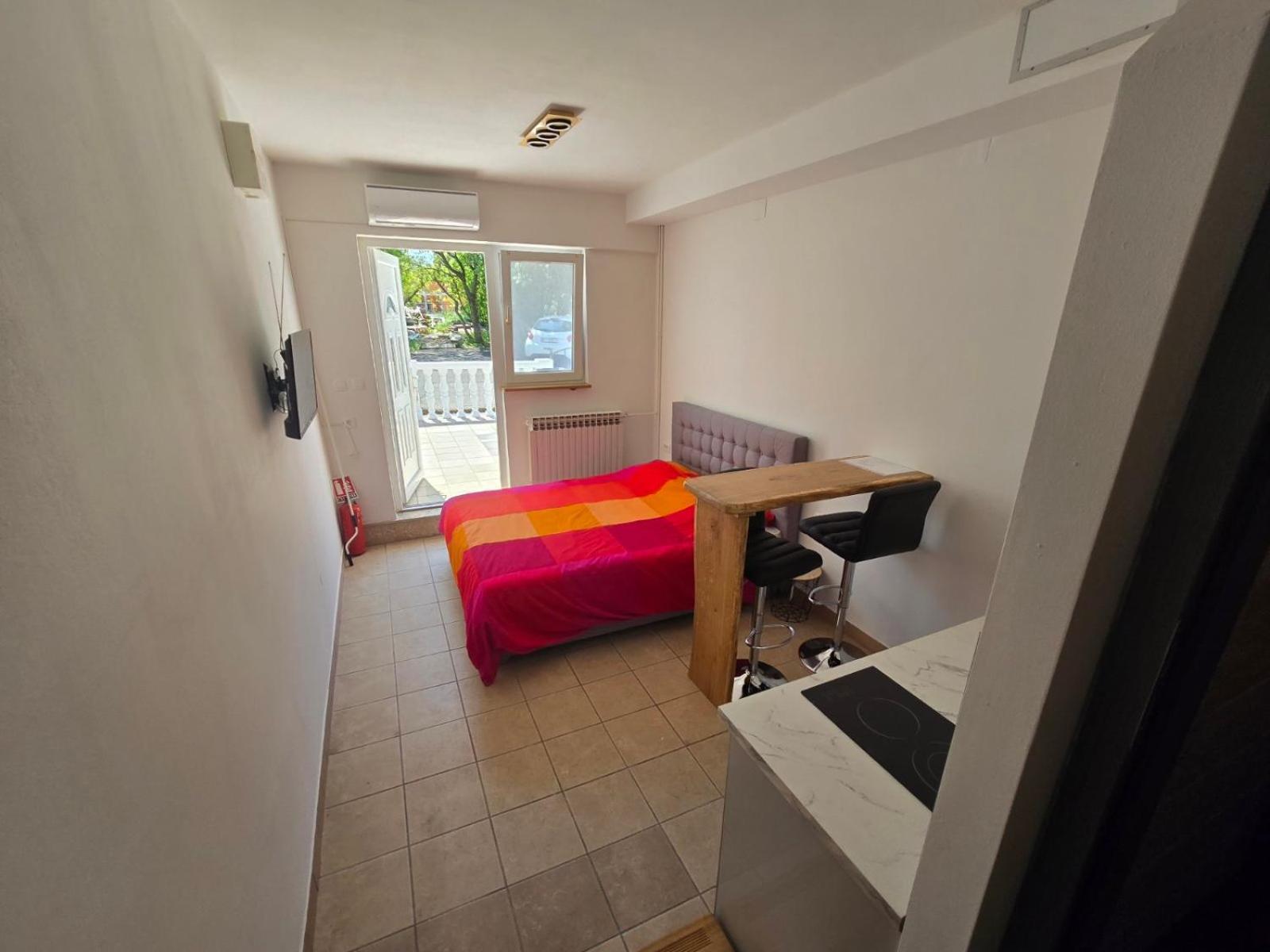 Apartments Knezevic Jadranovo Pokój zdjęcie